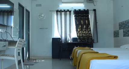 Quiet Home Room Type - Superior Quadruple Room Ac with Balcony