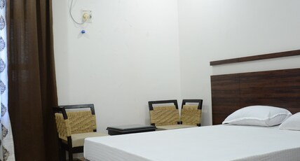 Hotel Paras Room Type - EXECUTIVE AC ROOM