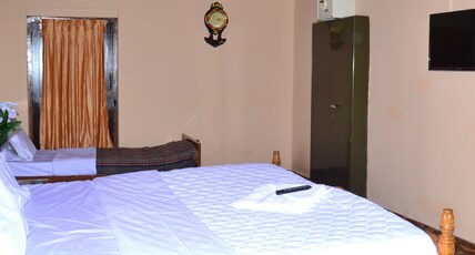 Hillington Cottage | Rooms & Suites Room Type - SUITE ROOM