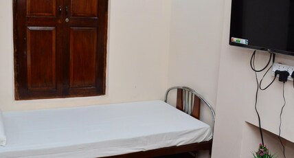 Hillington Cottage | Rooms & Suites Room Type - Deluxe Room