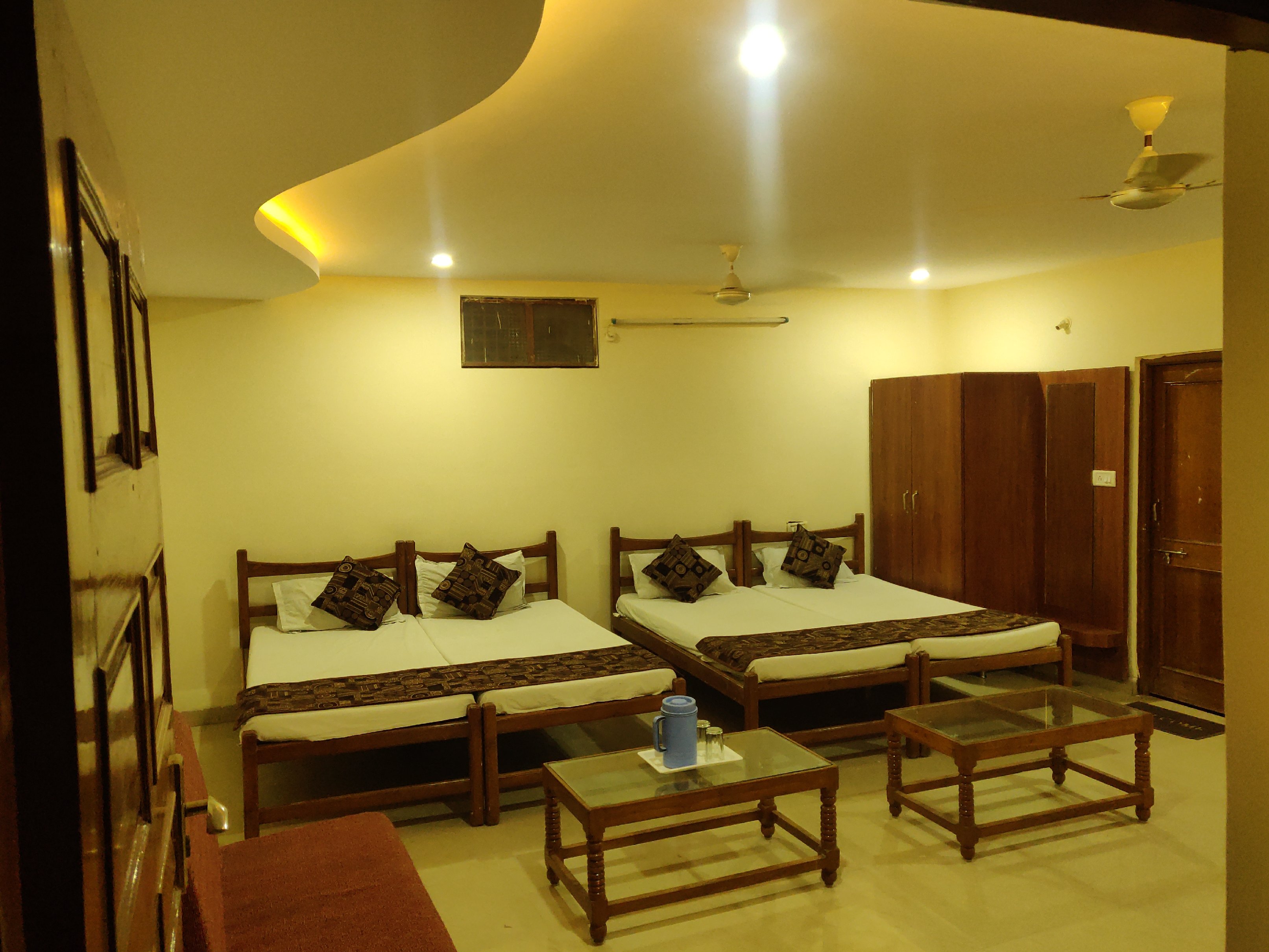 Hotel Mourya Inn - Tap to explore photos