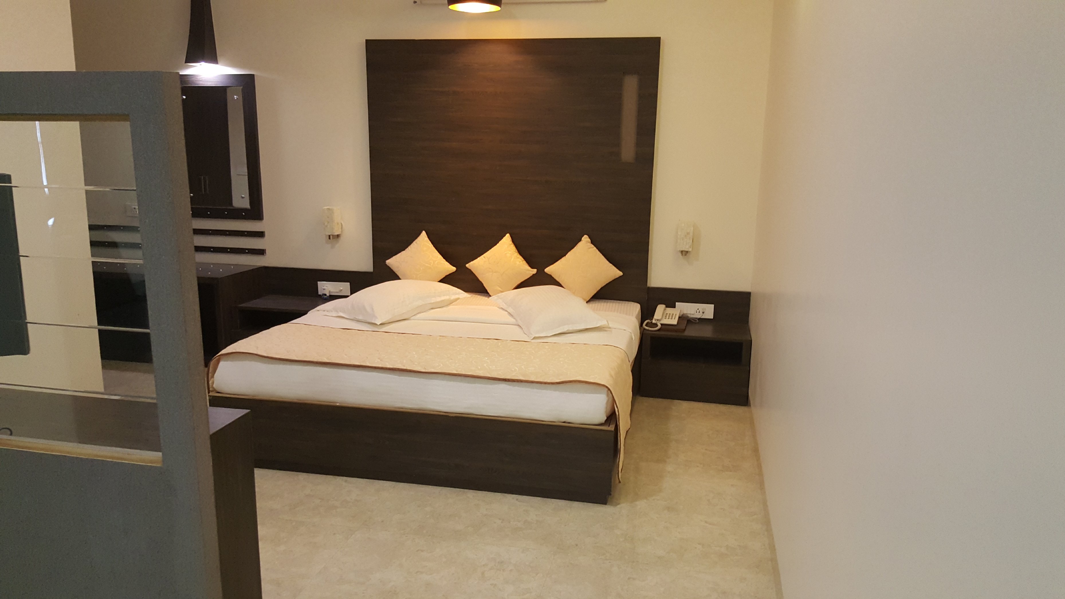 Hotel Kanishk Room Type - Premium Room Hotel Kanishk Room Type - Premium Room