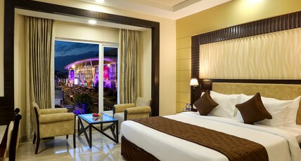 Hotel Aadithya Room Type - Deluxe King