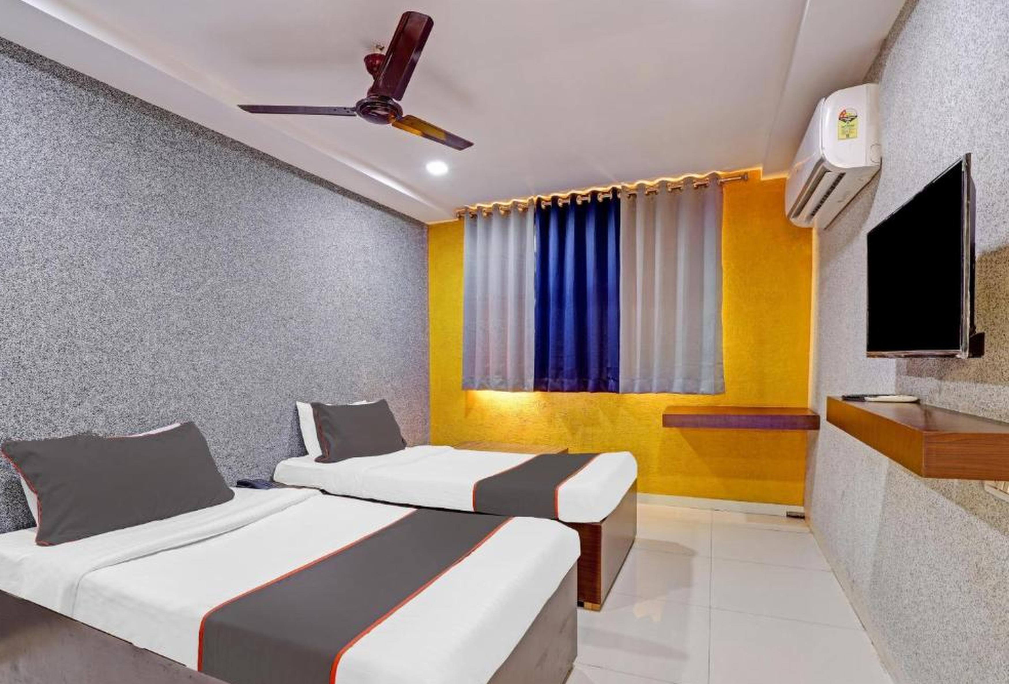 Hotel Mayura - Tap to explore photos