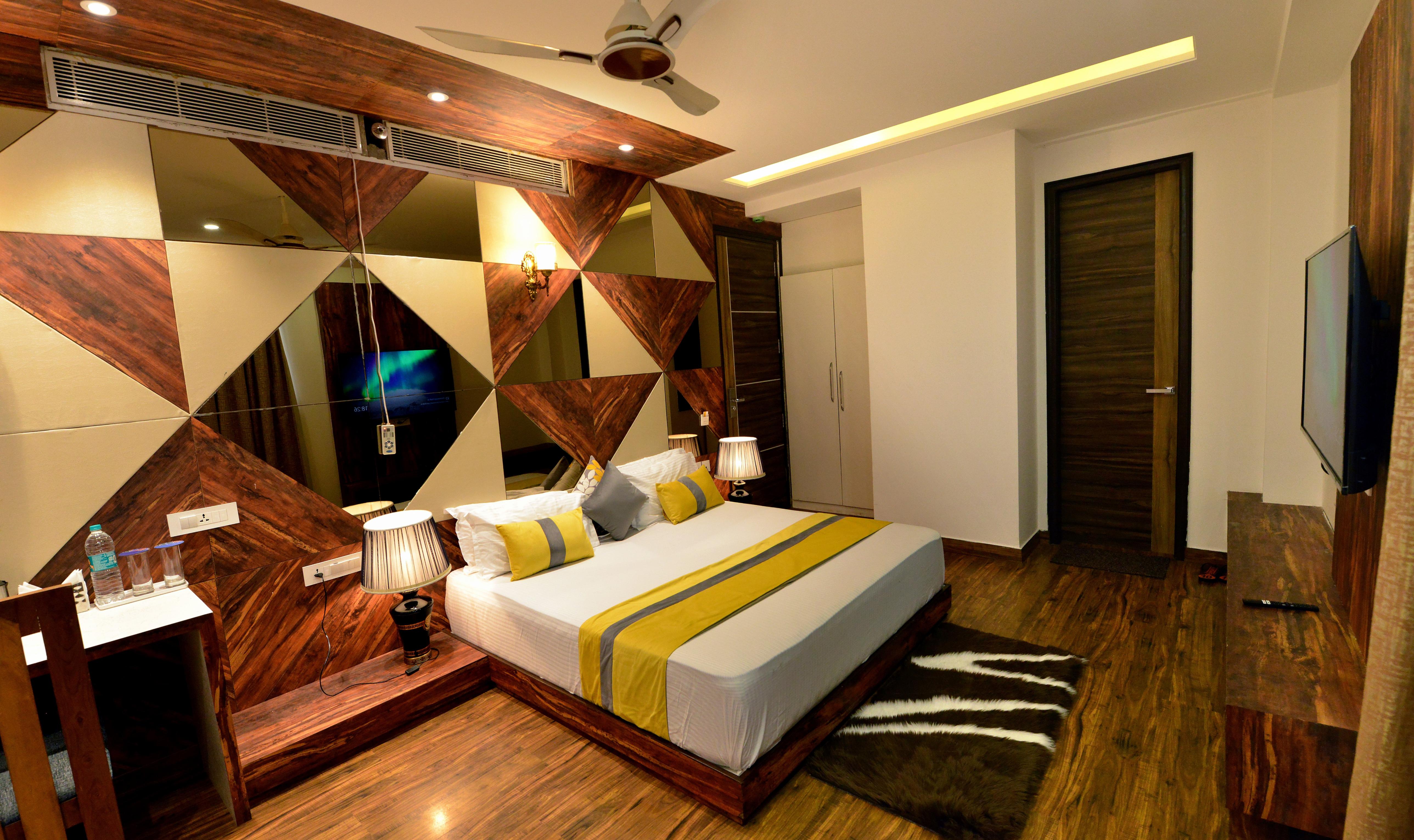 Hotel The Yellow Near PEC, PGI, PU Chandigarh