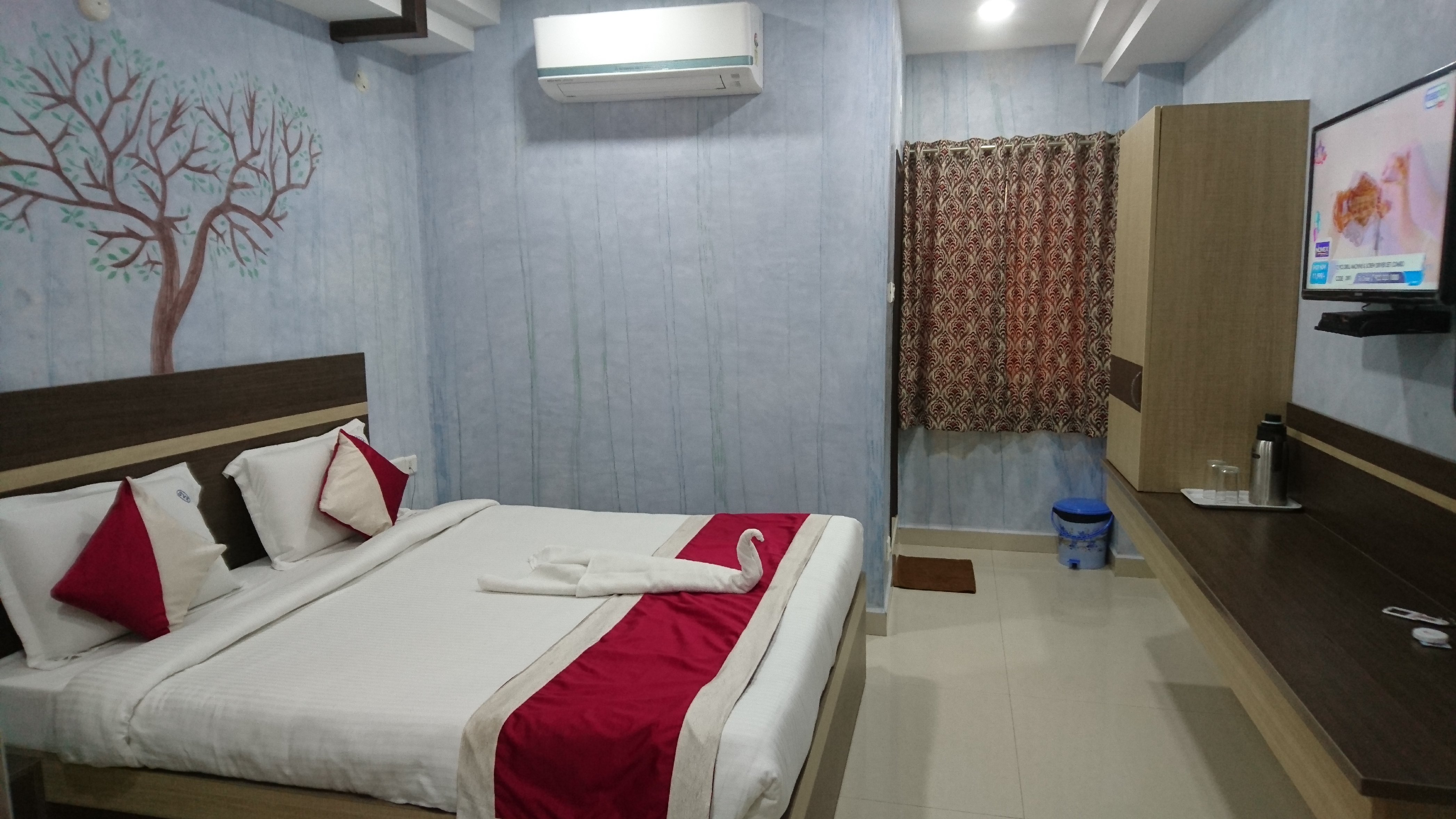 HOTEL BHAKTHA NIVAS - Tap to explore photos