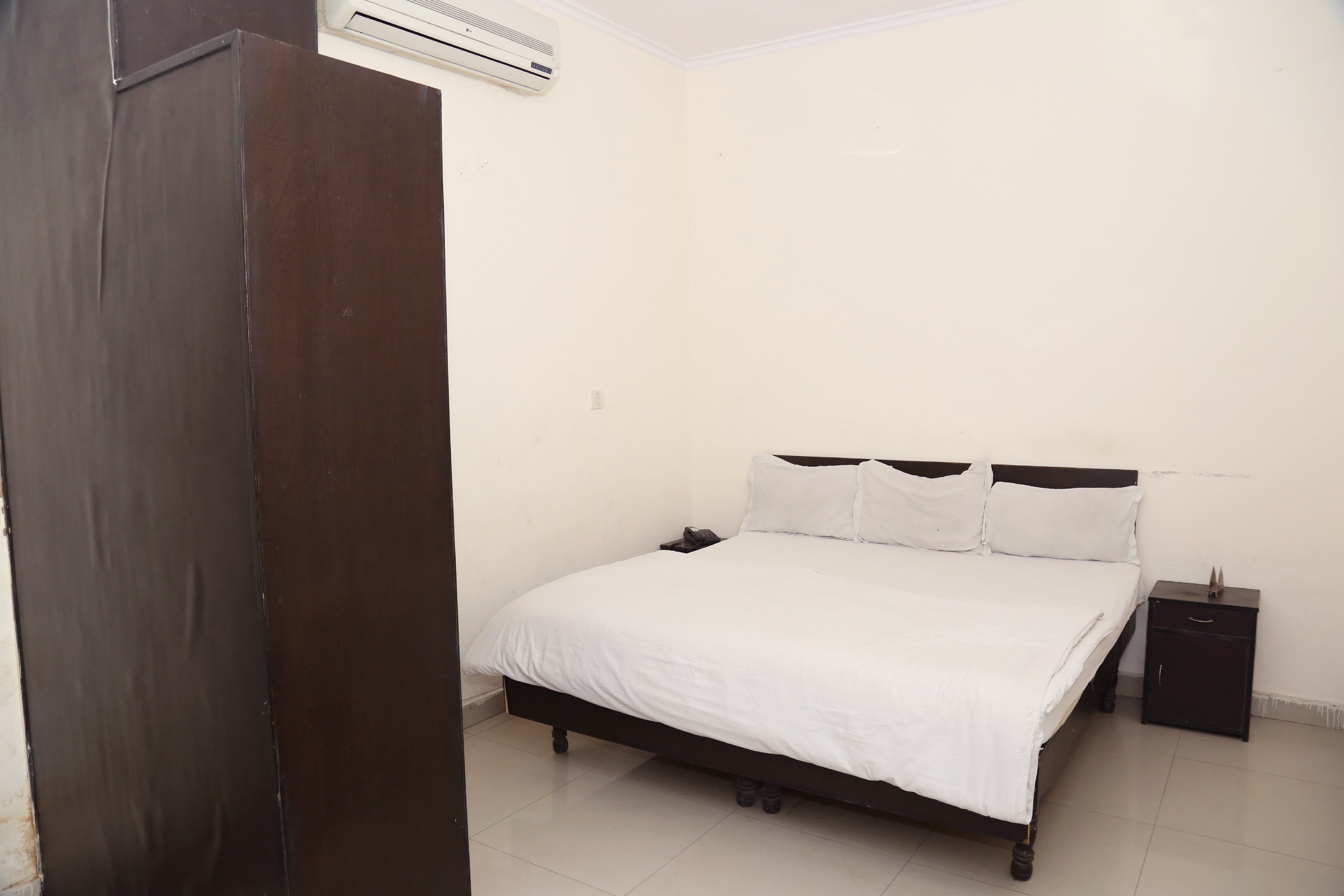 Hotel Moti Residency - Tap to explore photos