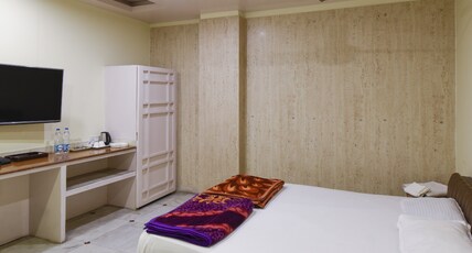 The 1/1 Park Street Hotel Room Type - AC Deluxe Room