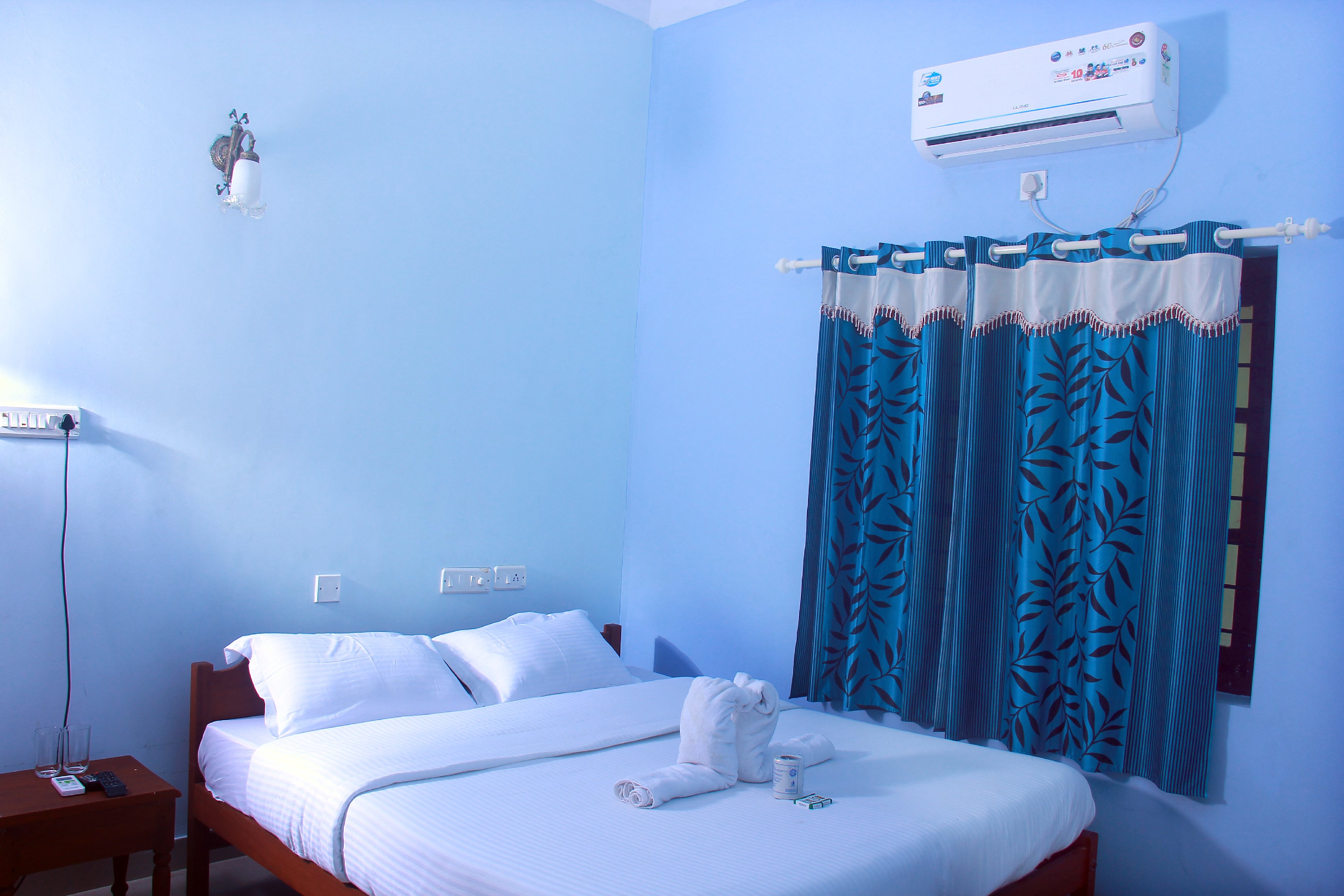Lake Castle Alleppey Villa - Tap to explore photos