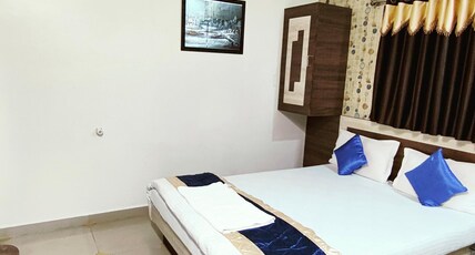 Hotel Raj Palace Room Type - Deluxe AC Room