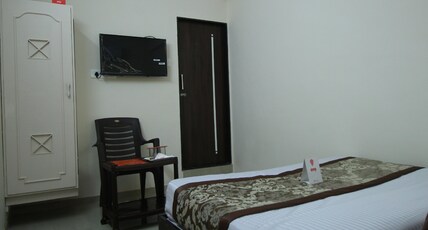 Hotel Star Palace Room Type - Deluxe Split AC Room Breakfast - 79 Lunch-225 Diner-250 Extra pay hotel