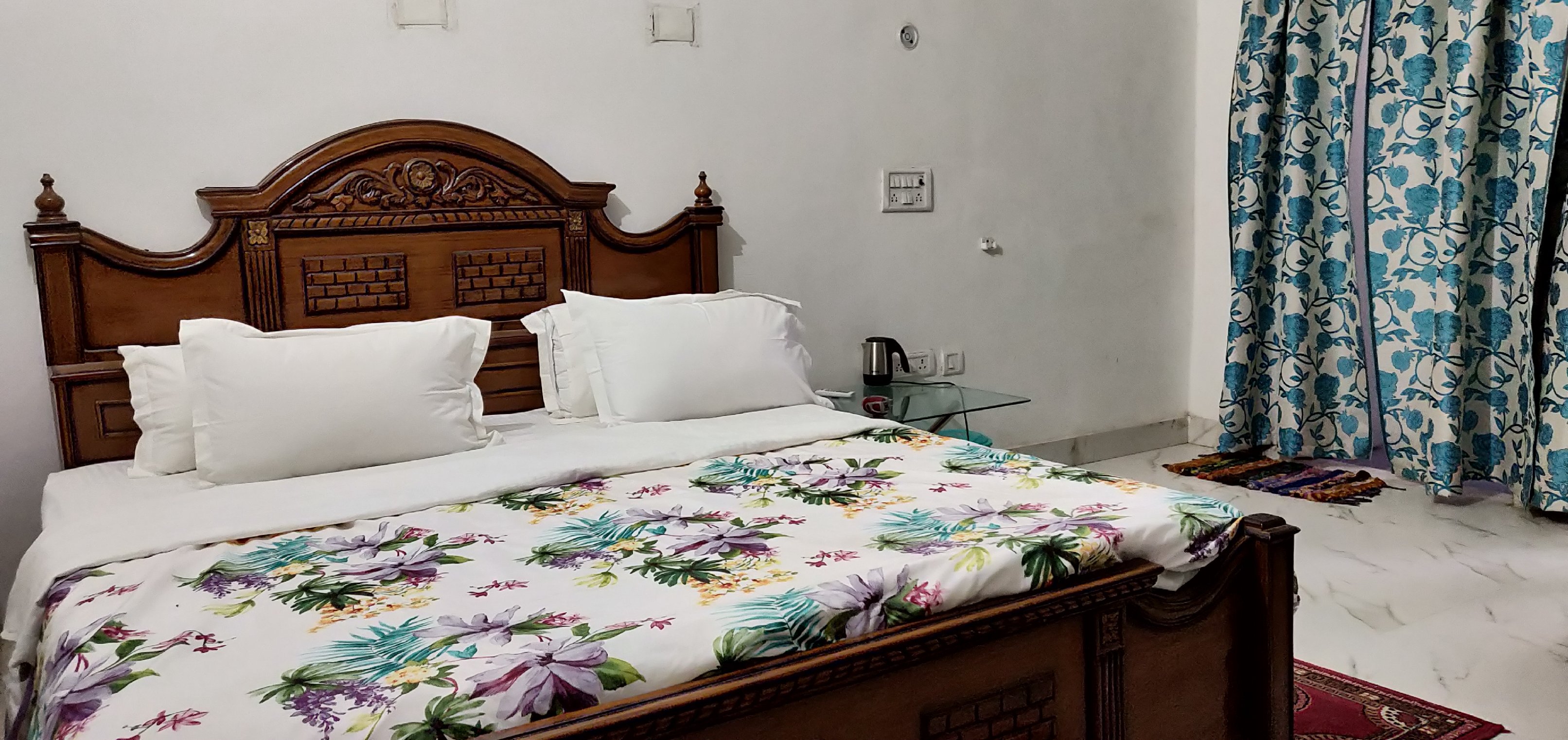 Lime Villa on Gangaghat | Bed & Breakfast Room Type - Deluxe Room