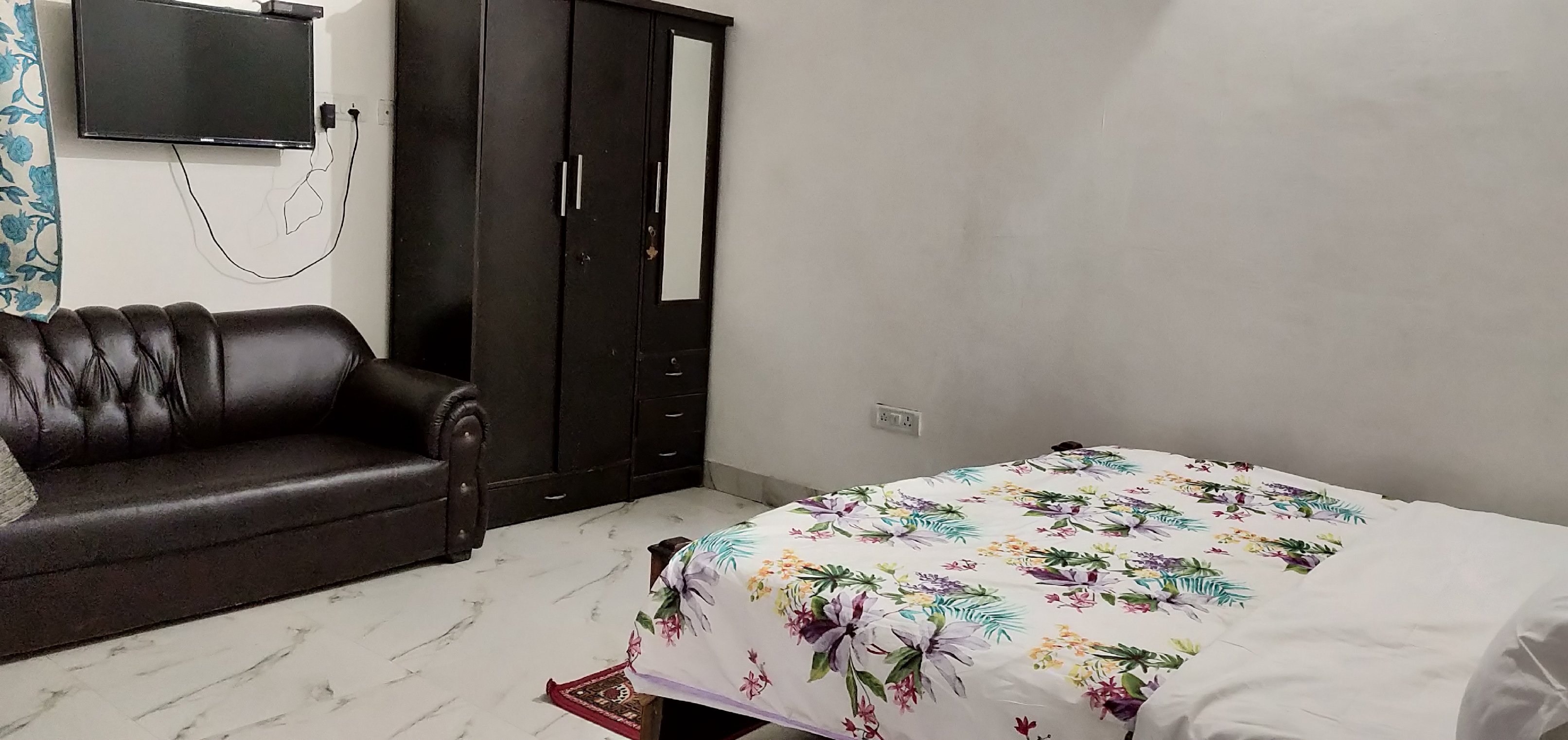 Lime Villa on Gangaghat | Bed & Breakfast - Tap to explore photos