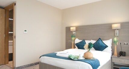The Lion & Key Hotel Room Type - Large Double Room