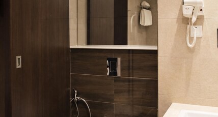 DoubleTree by Hilton Nairobi Hurlingham Room Type - KING DELUXE ROOM
