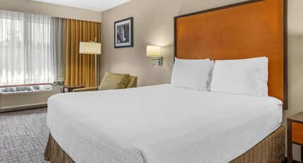 Best Western Plus Cascade Inn & Suites Room Type - 1 Queen Bed, Non-Smoking, Microwave And Refrigerator, Wi-Fi, Full Breakfast Best Western Plus Cascade Inn & Suites Room Type - 1 Queen Bed, Non-Smoking, Microwave And Refrigerator, Wi-Fi, Full Breakfast