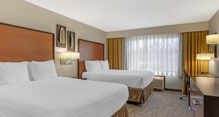 Best Western Plus Cascade Inn & Suites Room Type - Suite-2 Queen Beds, Non-Smoking, Sofabed For One Person, Microwave And Refrigerator, Wi-Fi, Full Bre Best Western Plus Cascade Inn & Suites Room Type - Suite-2 Queen Beds, Non-Smoking, Sofabed For One Person, Microwave And Refrigerator, Wi-Fi, Full Bre