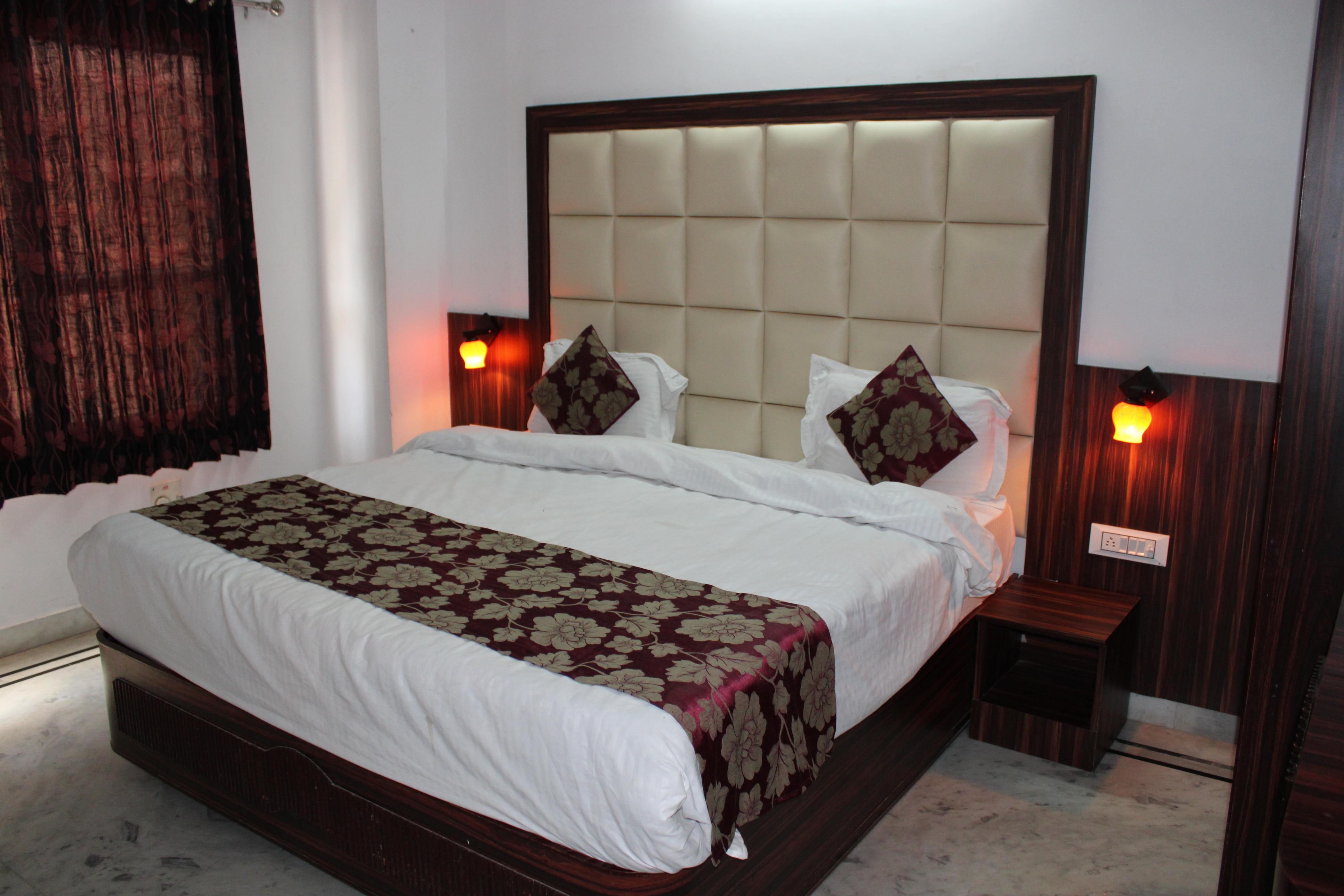 Hotel white palace Room Type - Deluxe Room