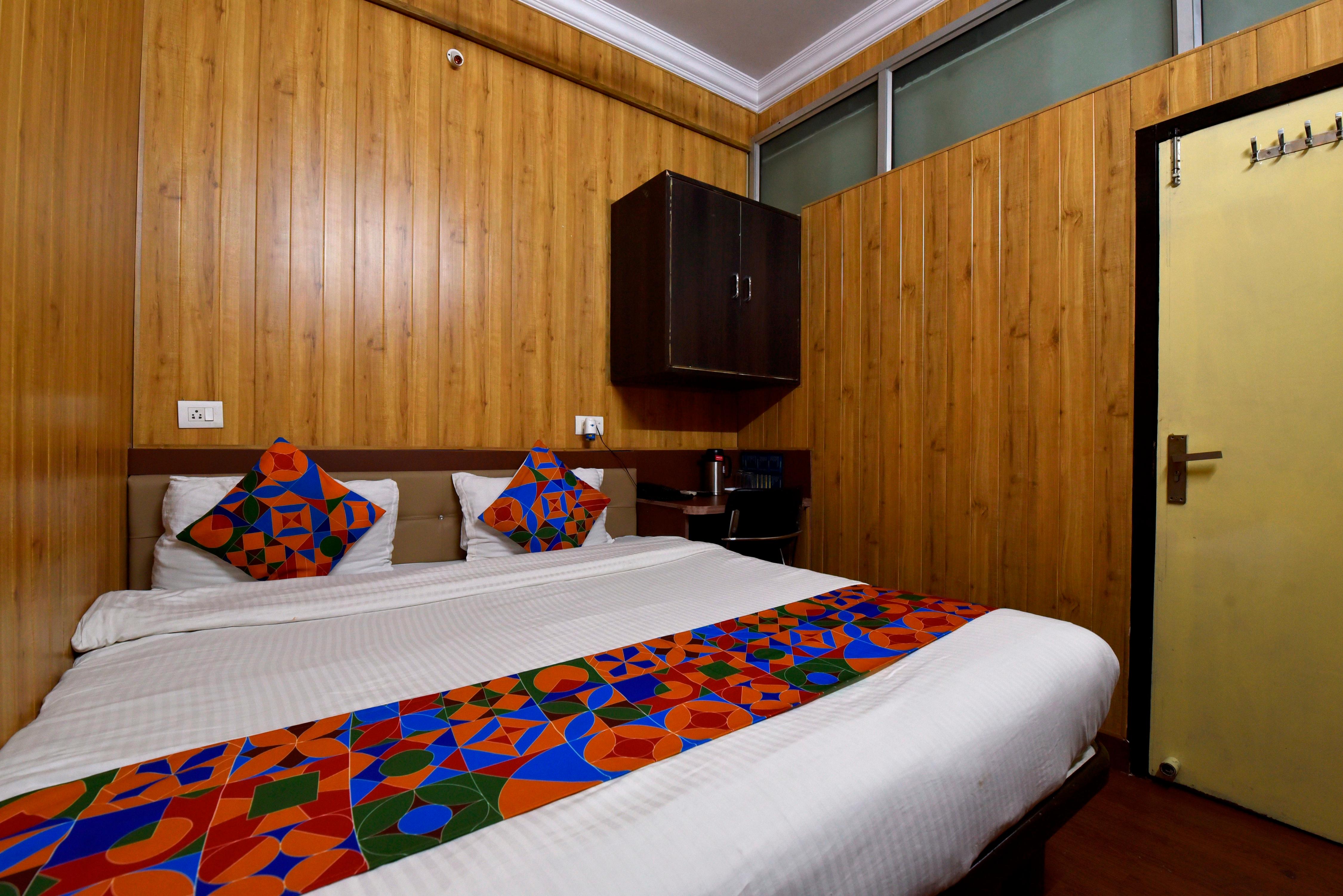 Hotel Vandana Palace - Tap to explore photos