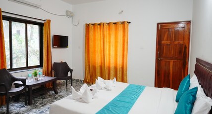 SUNSET WAVES RESORT Room Type - Standard Room upper floor with Balcony