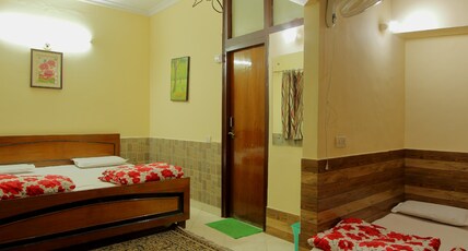 Paradise Inn Room Type - Lake View Four Bedded Room