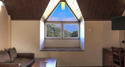 Shola Crown Resort - Munnar Room Type - Crown Suite with Balcony