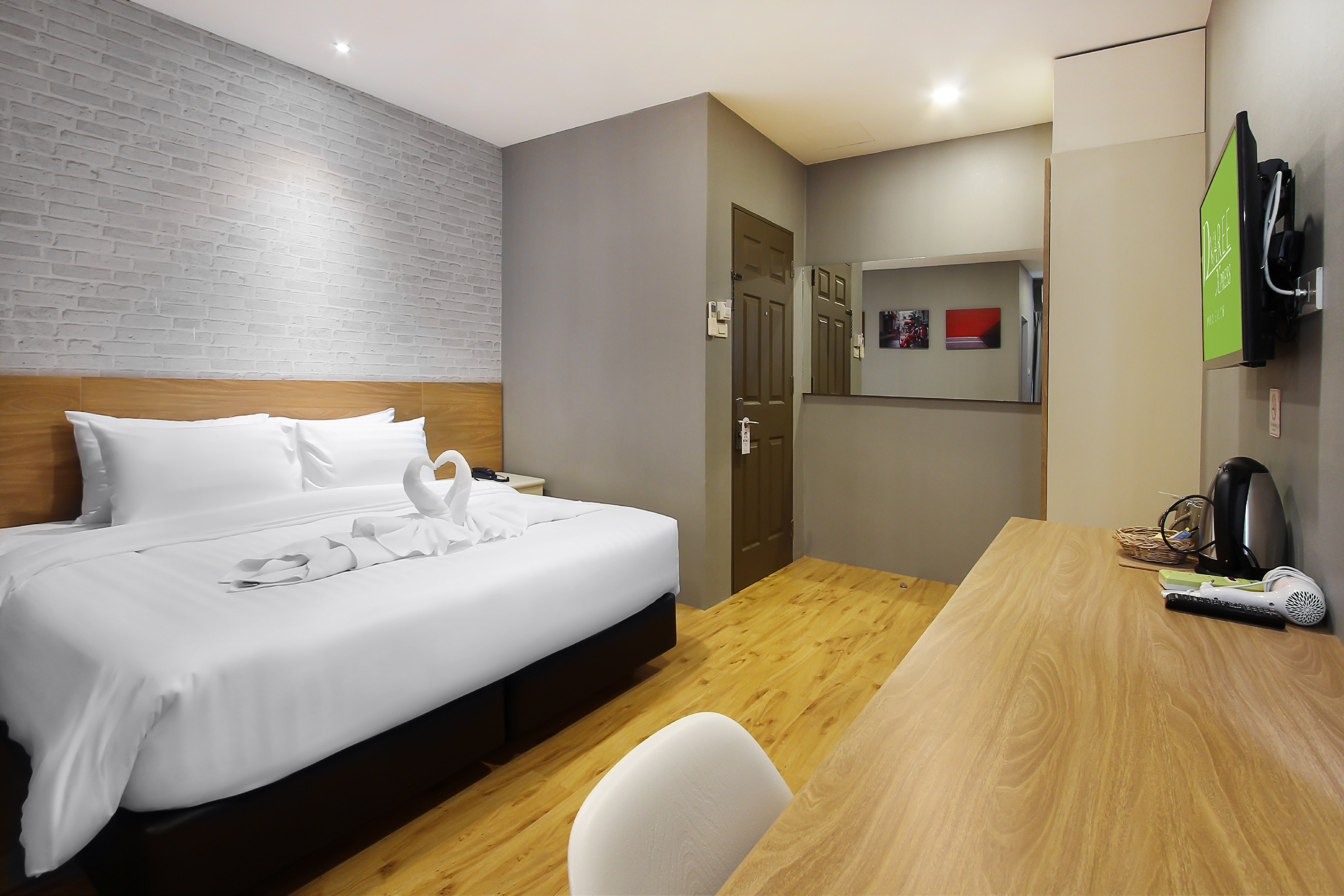 PULA SILOM Room Type - Deluxe Double or Twin Room PULA SILOM Room Type - Deluxe Double or Twin Room
