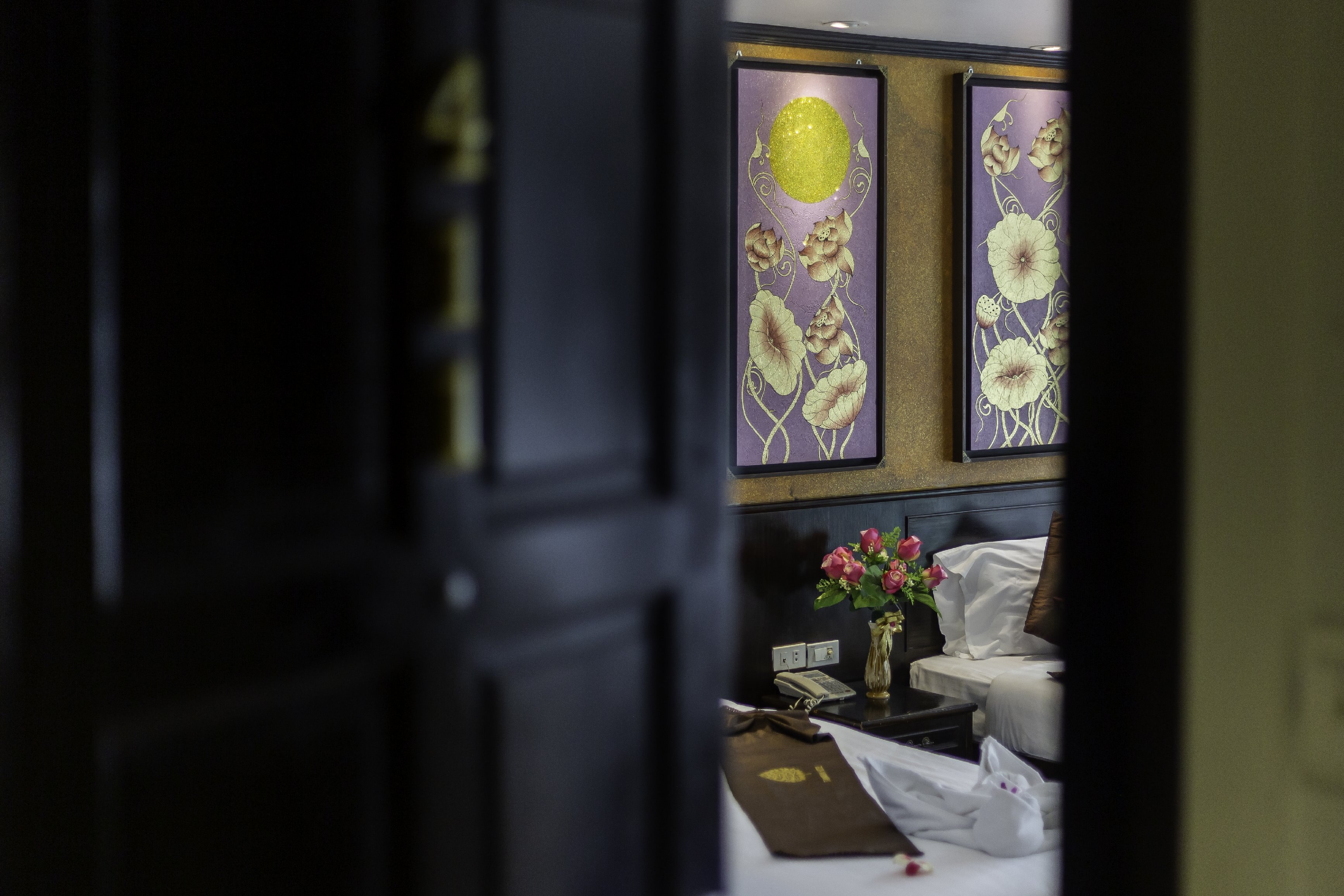 Tanawan Phuket Hotel - Tap to explore photos