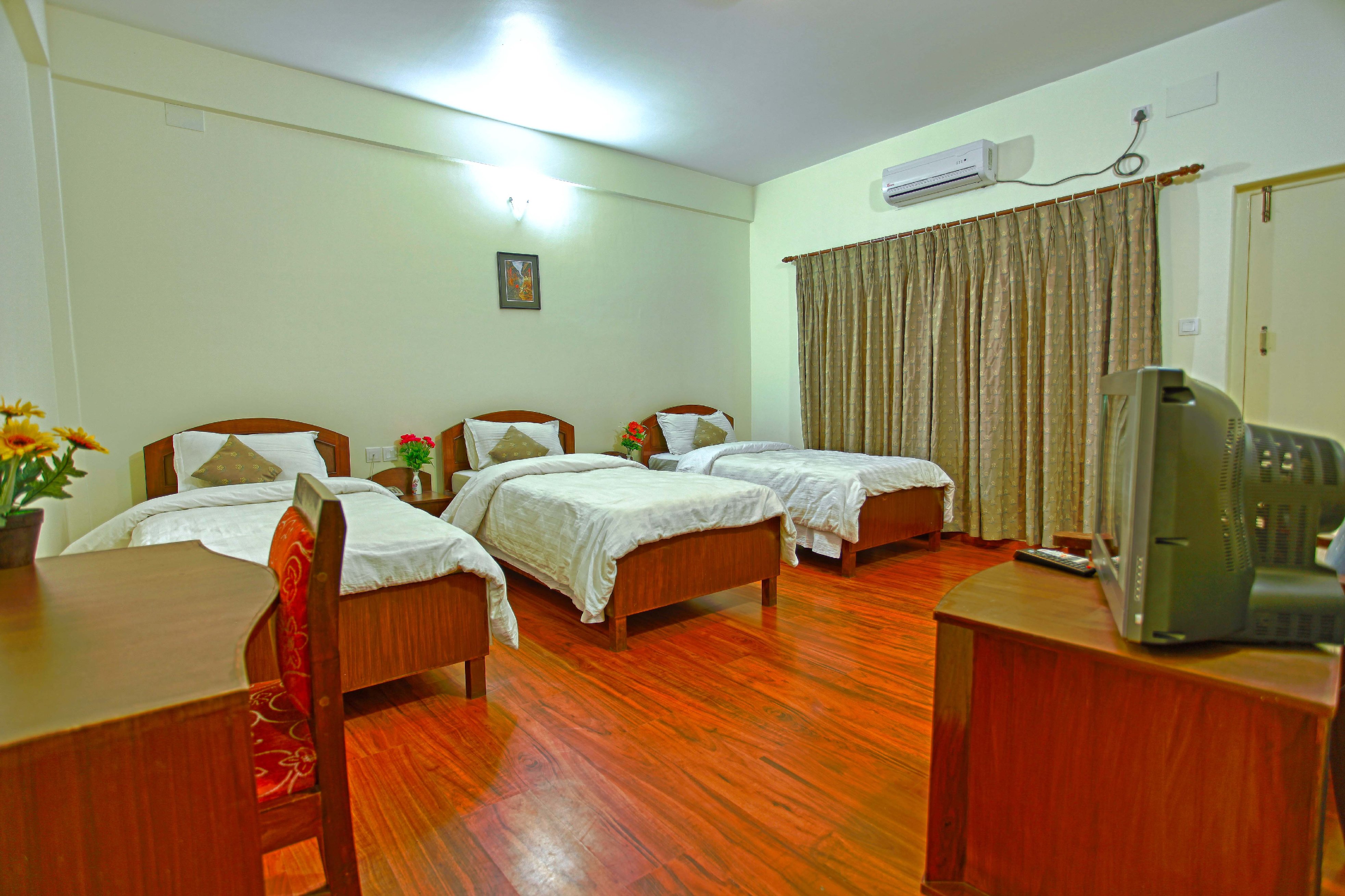 Hotel Crown Himalayas Room Type - Deluxe Triple Room
