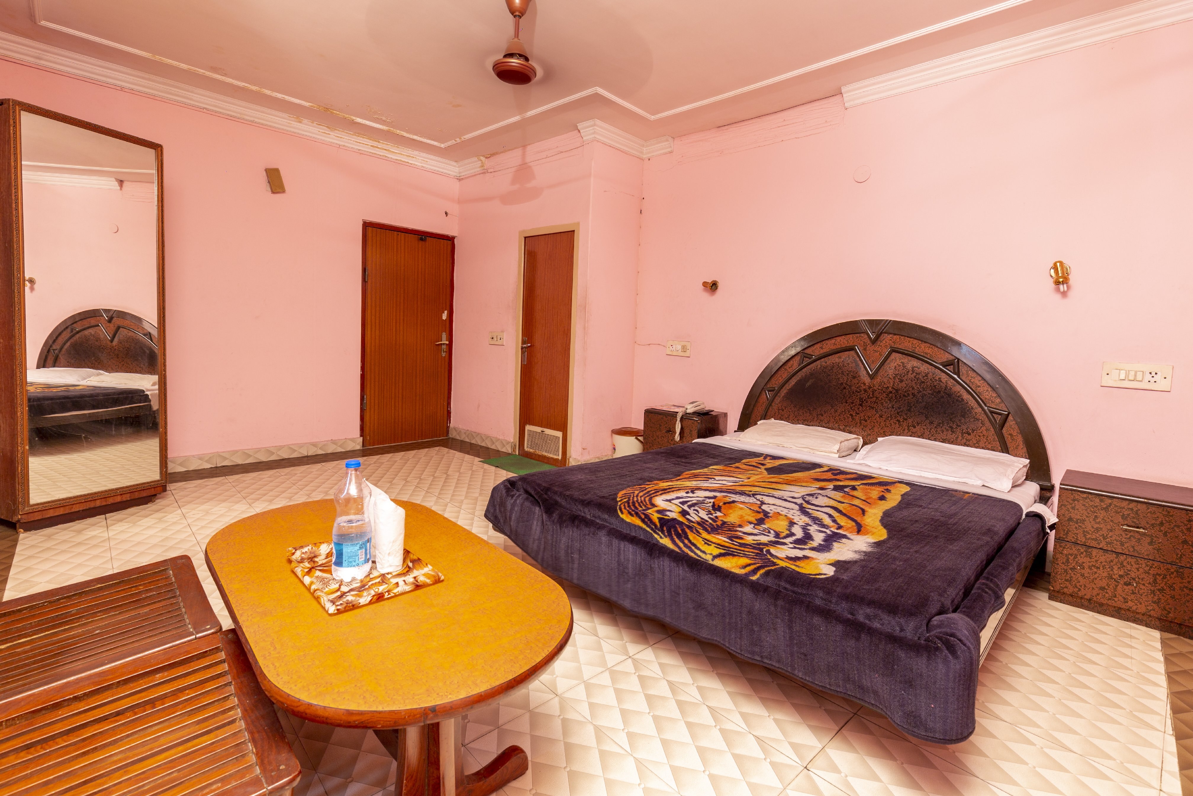 HOTEL DYAL PALACE - Tap to explore photos