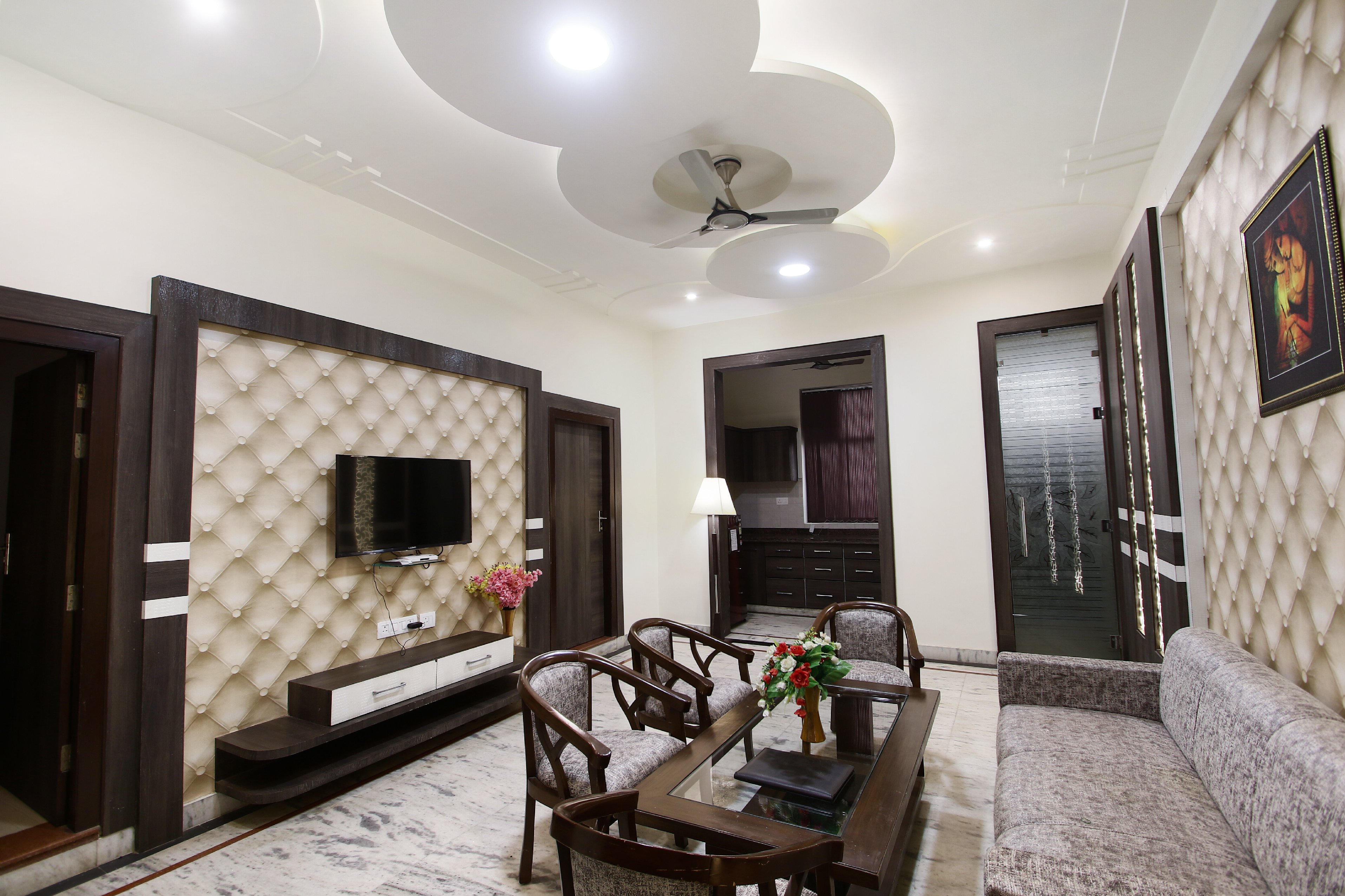 Hotel Galaxy - Tap to explore photos