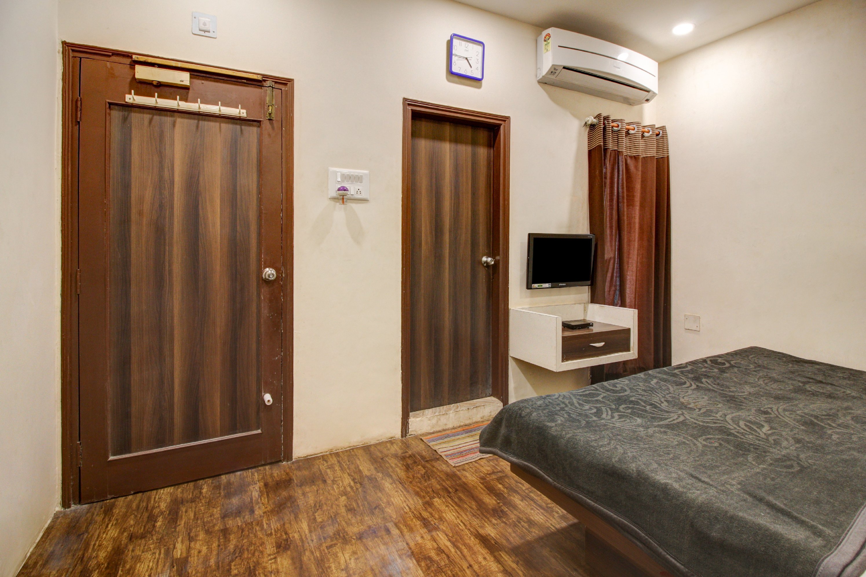 Hotel R inn Room Type - EXECUTIVE AC Room Hotel R inn Room Type - EXECUTIVE AC Room