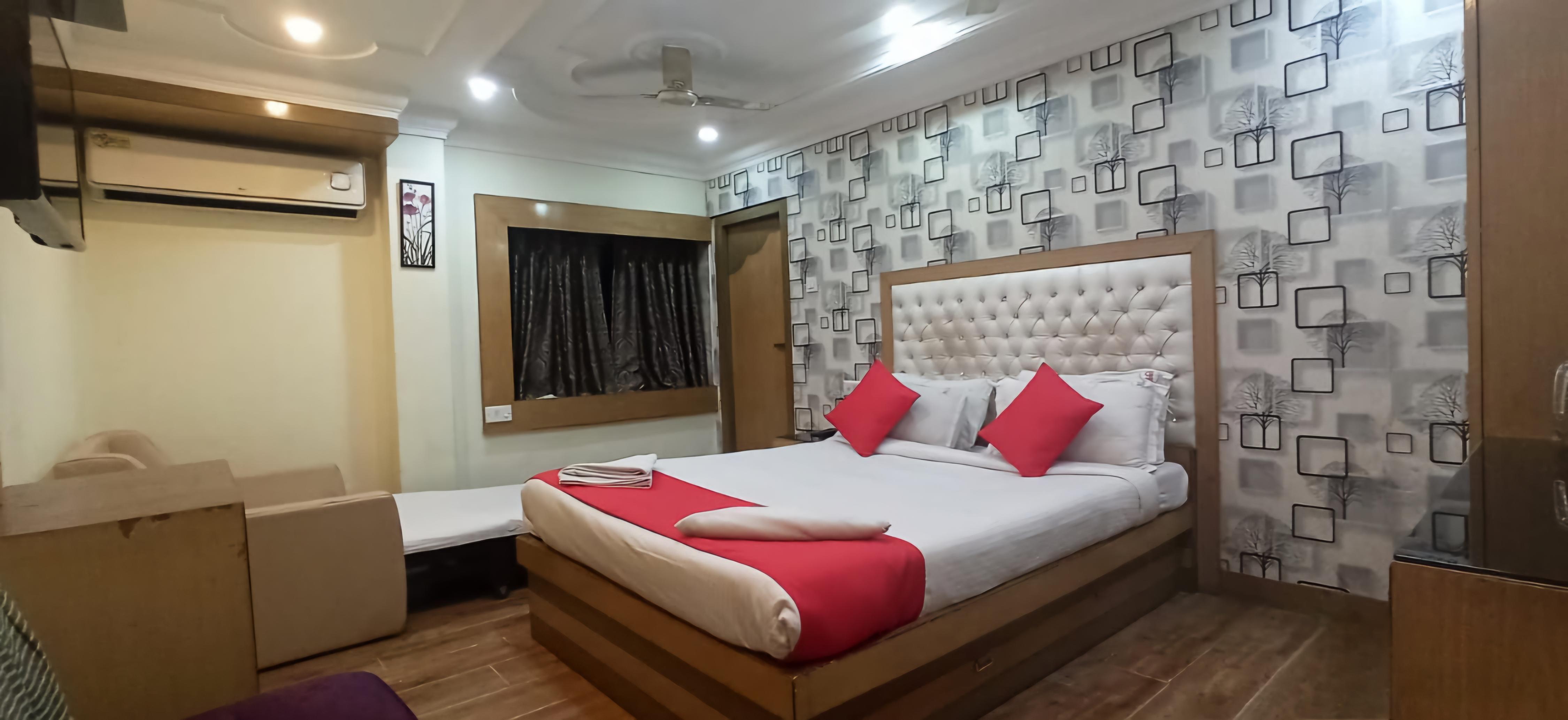ASHREEN GUEST HOUSE Room Type - Executive Room