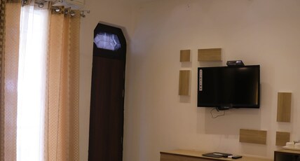 GK Resort | A Pure Veg Hotel Room Type - Family Suite
