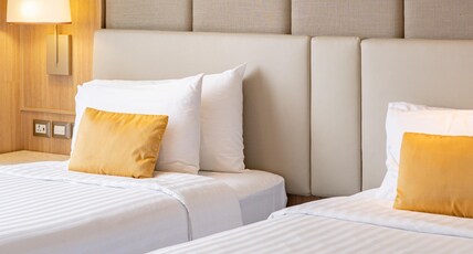 SKYVIEW Hotel Bangkok - Em District Sukhumvit 24 Room Type - Premier Twin Bed