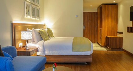 Lemon Tree Premier Patna Room Type - Deluxe King