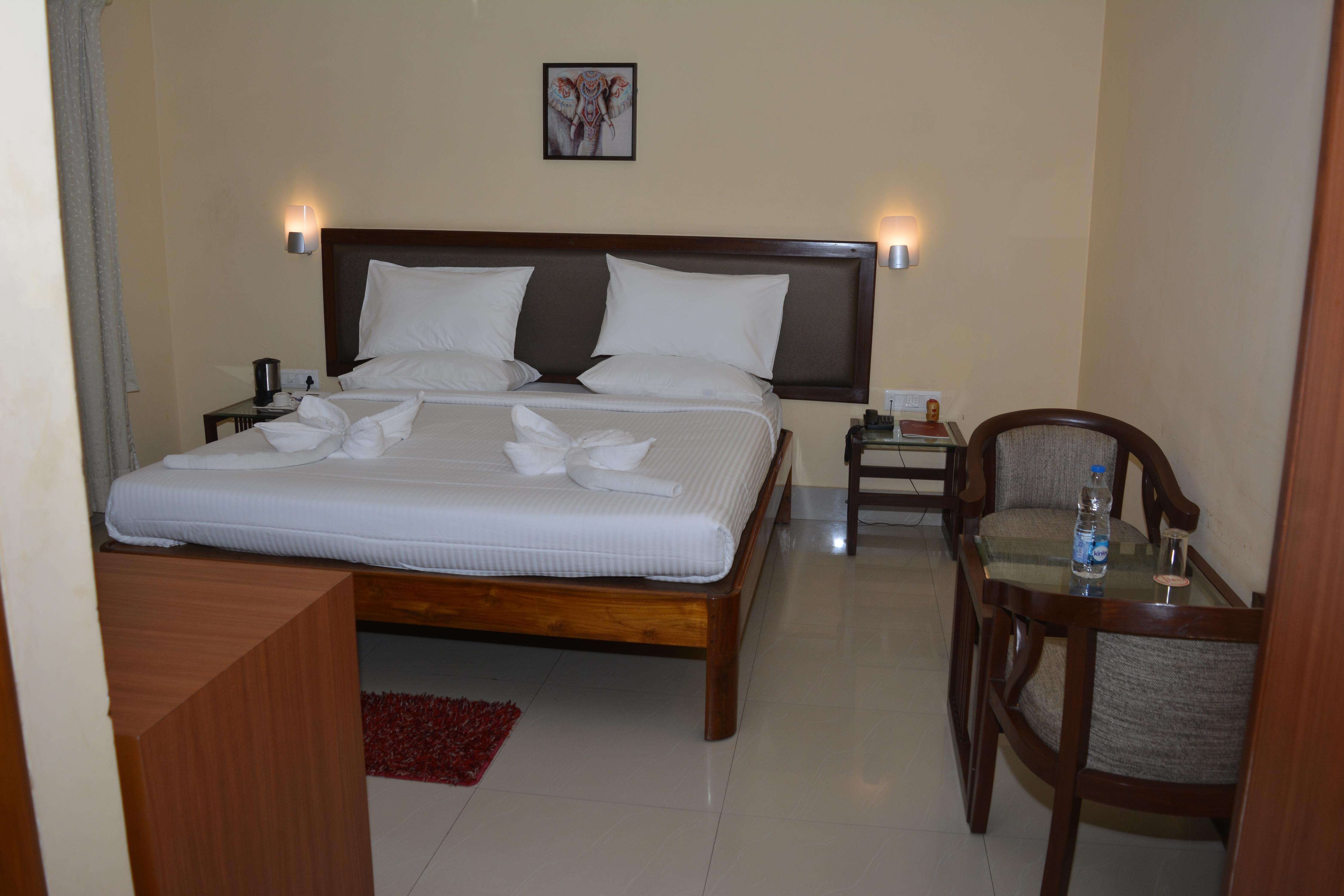 Hotel Golden Anchor Dhamara Room Type - Club Room