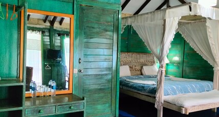 Rock Bite Beachfront Resort Room Type - Luxury Wooden Cottage