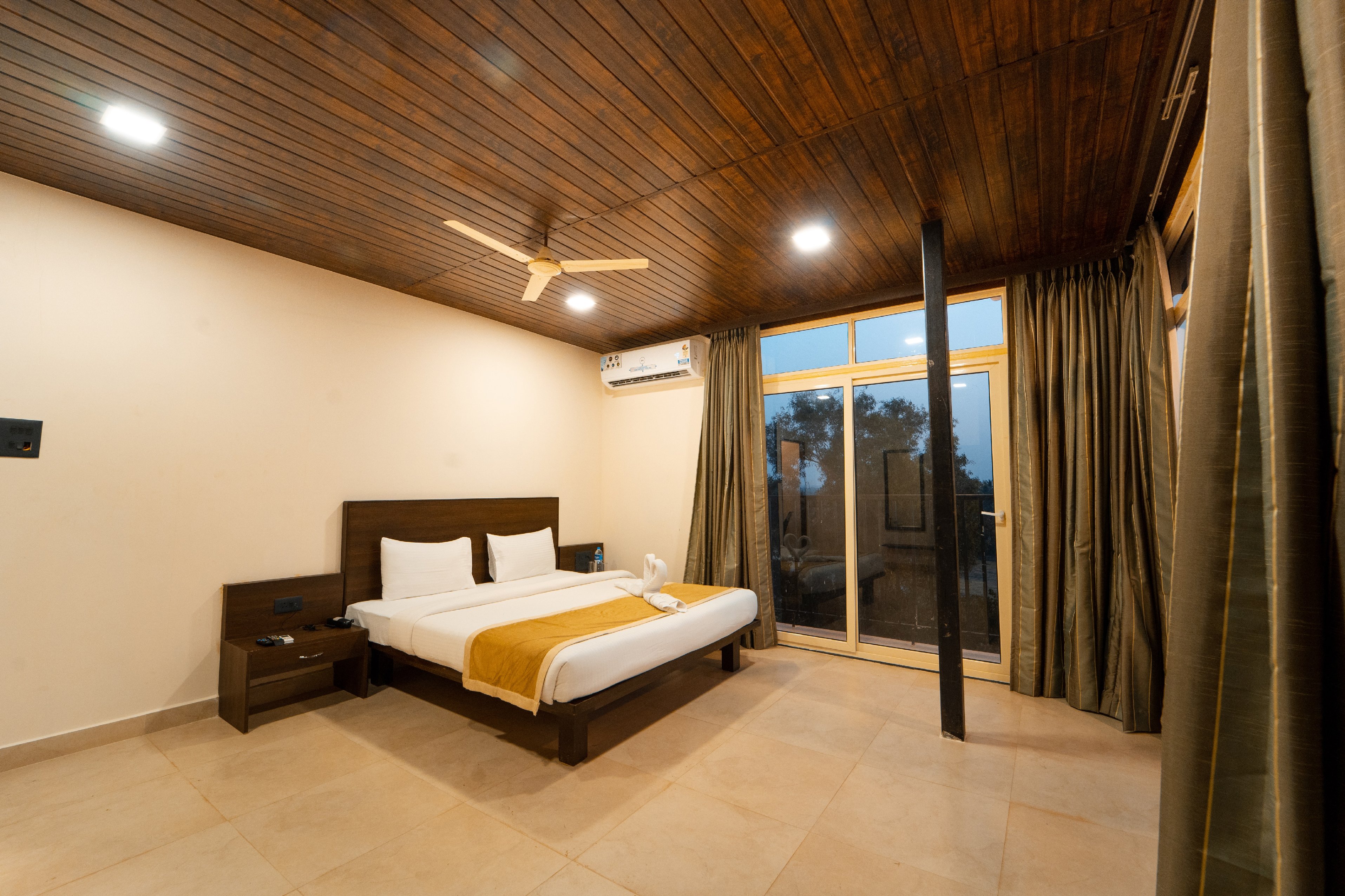 Kays Riverview Resort - Tap to explore photos