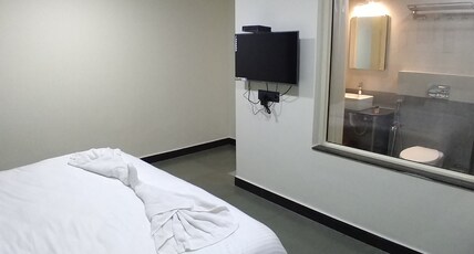 Kays Riverview Resort Room Type - Premium AC Room - Ground floor