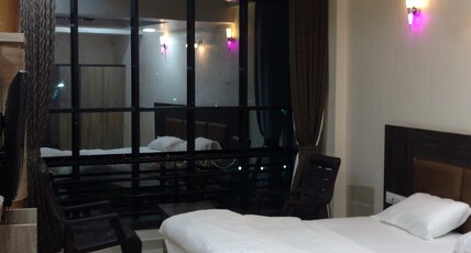 SHREE HOTEL Room Type - Deluxe Room