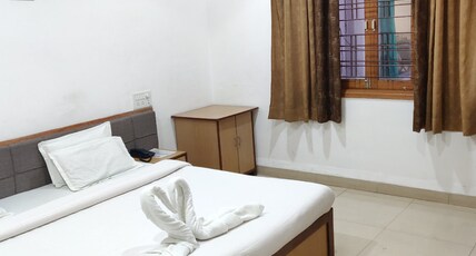 Shri Kunj Hotel & Restaurant Room Type - DELUXE ROOM