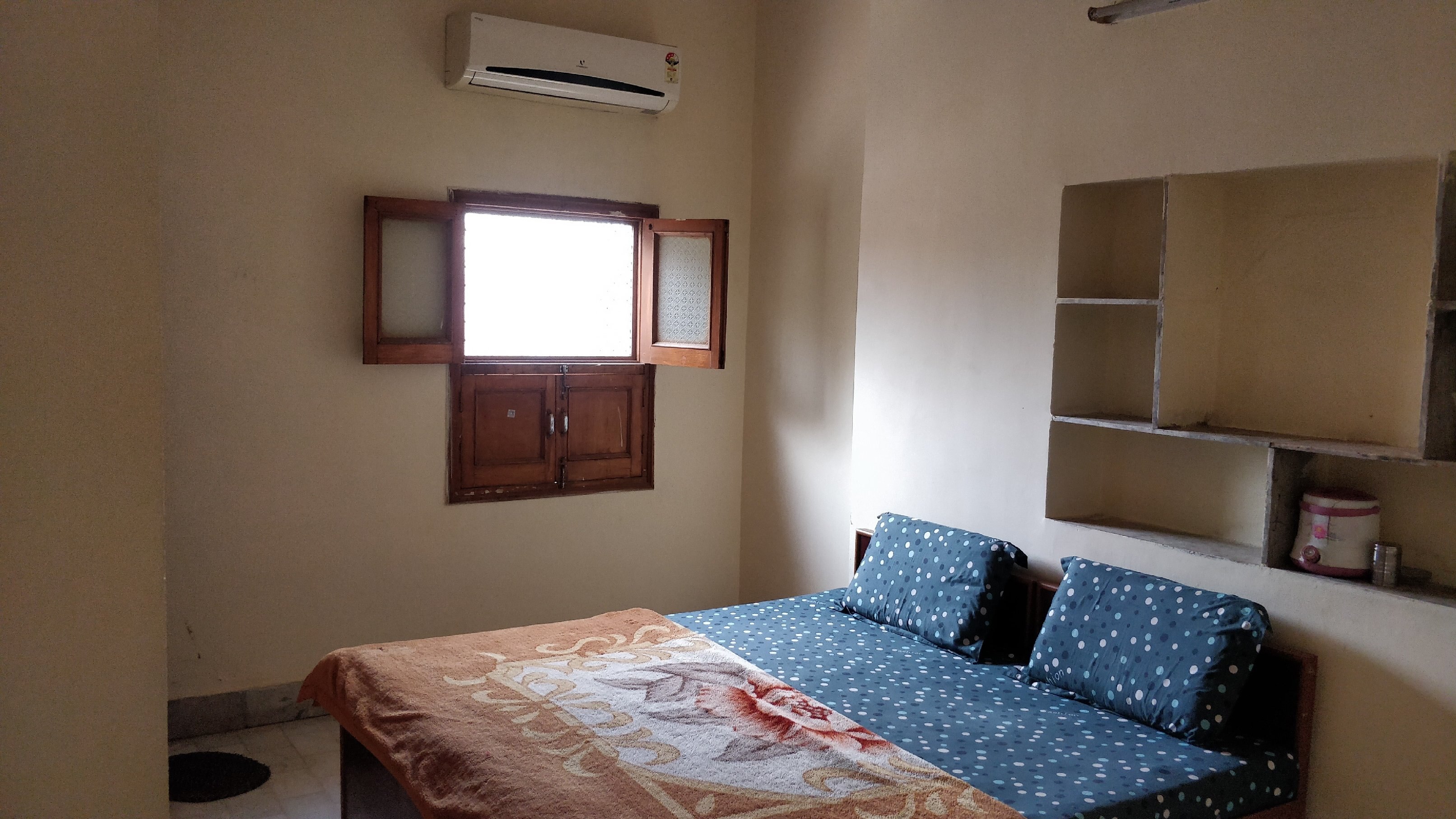 Hotel Manan - Tap to explore photos
