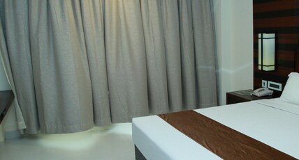 Vavas Inn and Suites Room Type - Corner AC Suite