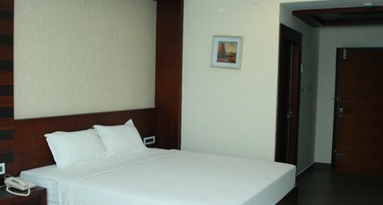 Vavas Inn and Suites Room Type - Deluxe AC Rooms