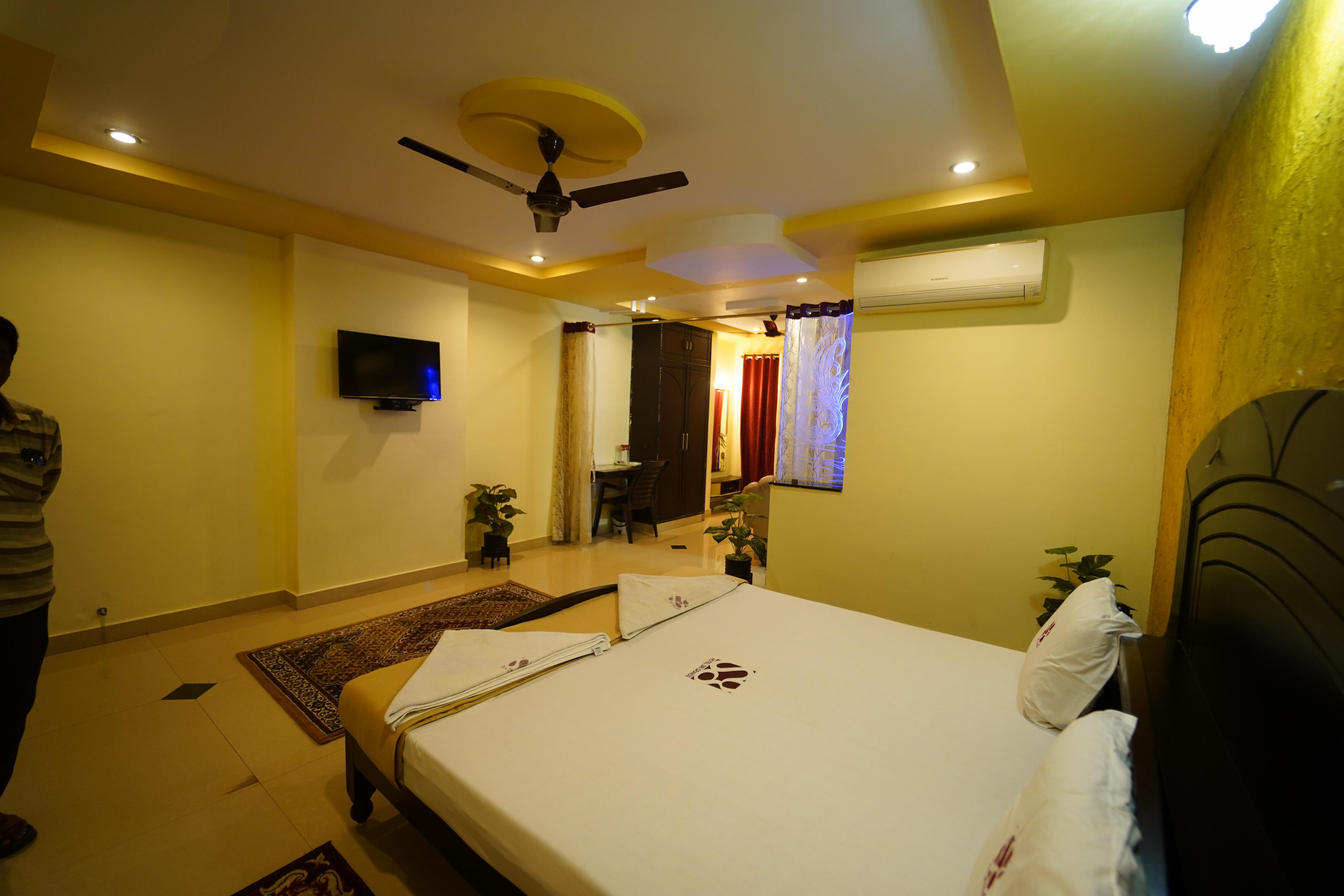 HOTEL SRI GRANDS - Tap to explore photos