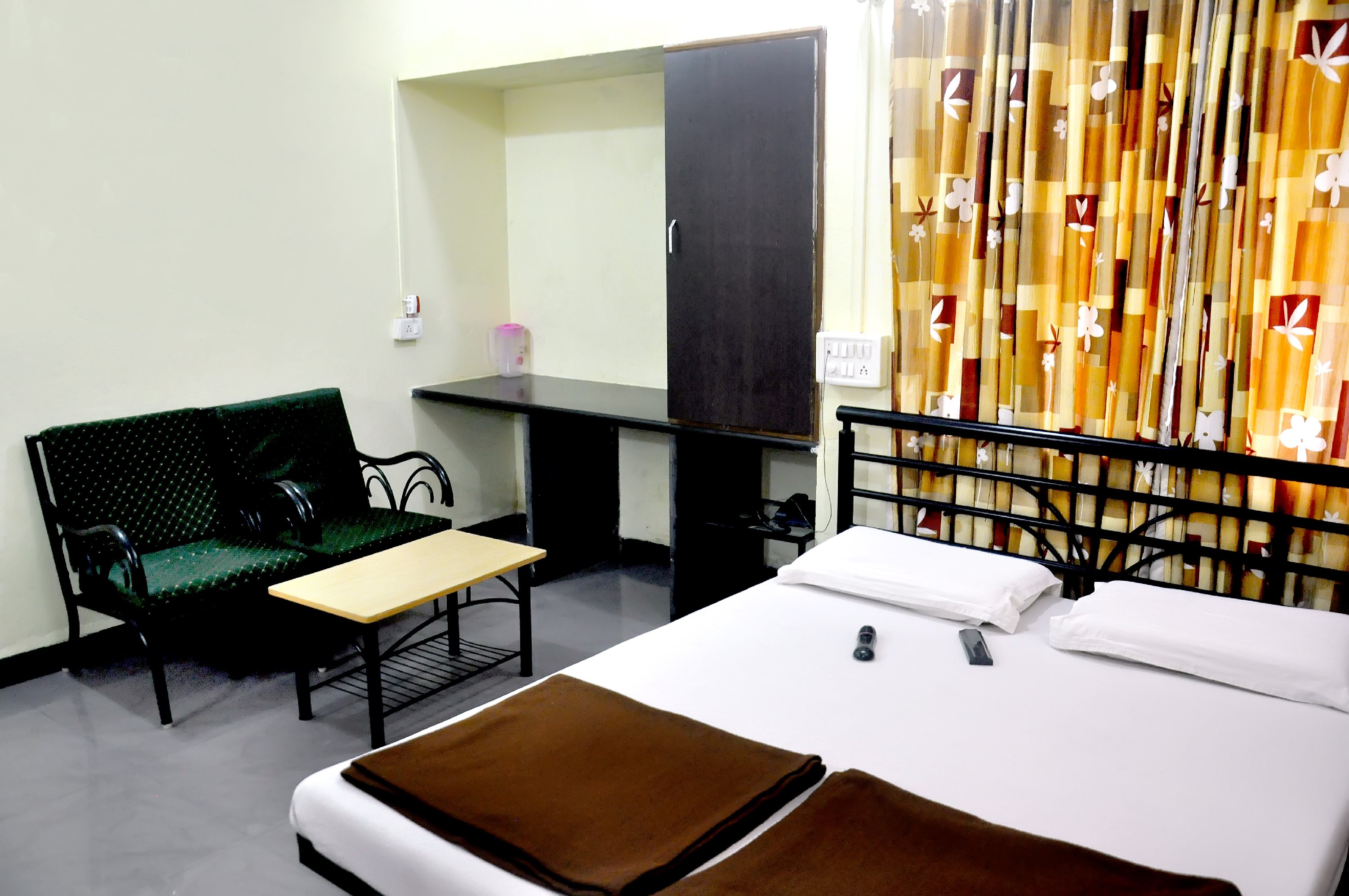 Radhanand Holiday Home - Tap to explore photos