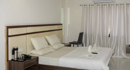 shree jee international Room Type - Super Deluxe