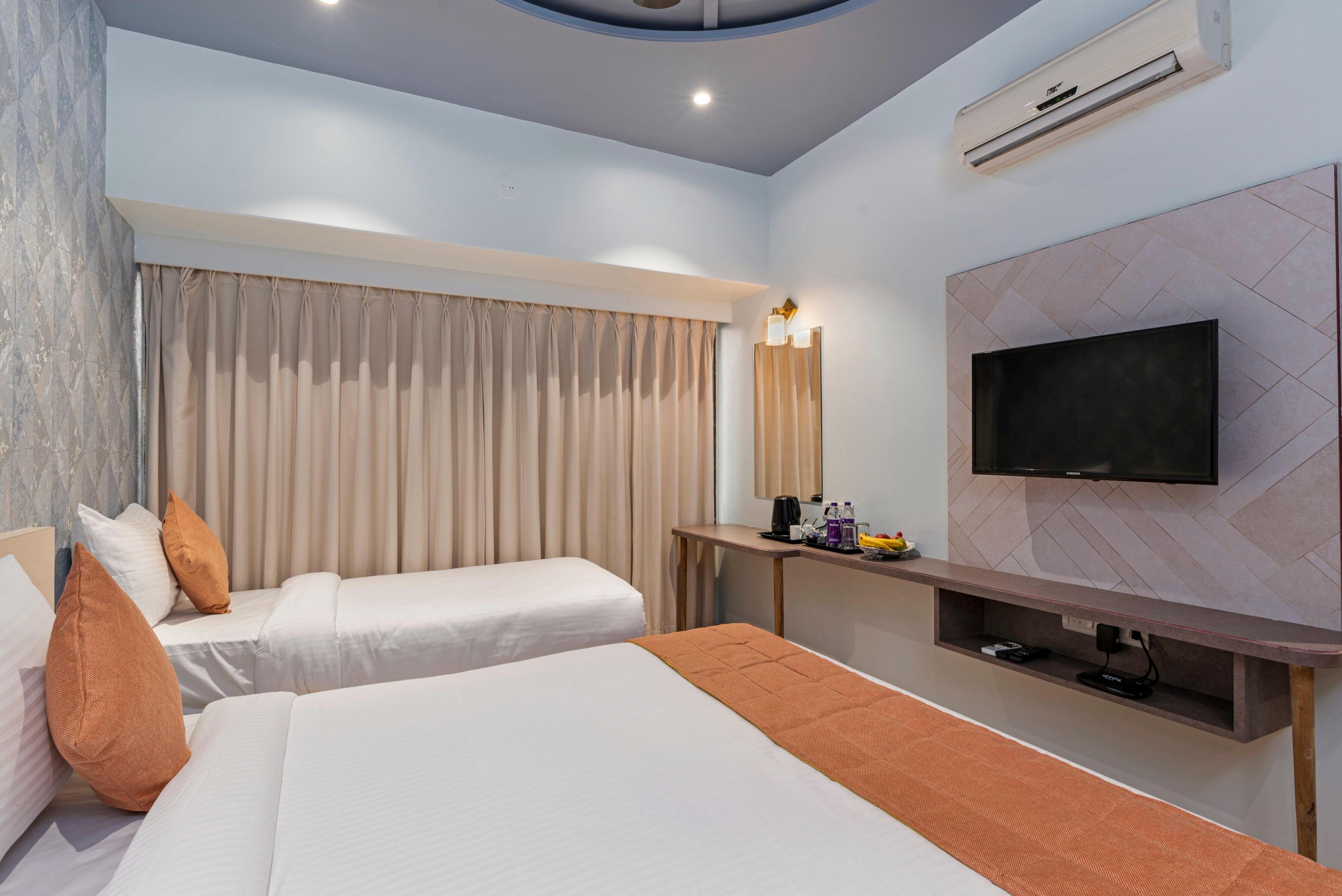 EMERALD RETREAT - Tap to explore photos