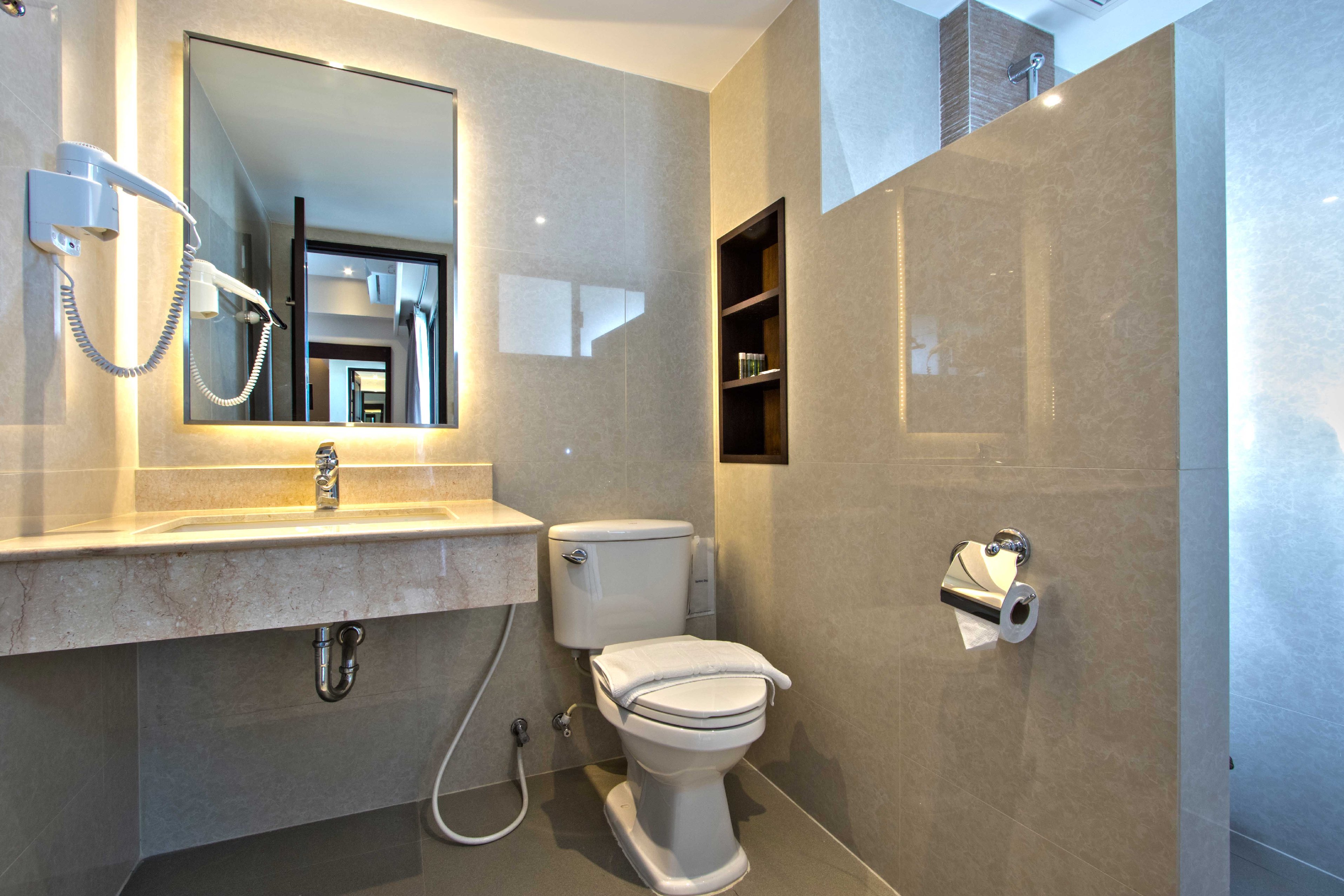 Chateau de Sukhumvit Room Type - Deluxe Triple Room Chateau de Sukhumvit Room Type - Deluxe Triple Room